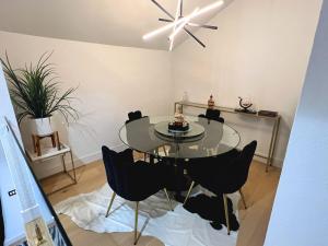 Luxury Home w Pool, Open Kitchen, Poker Room & More