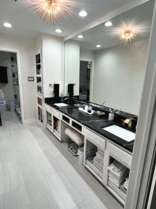 Luxury Home w Pool, Open Kitchen, Poker Room & More