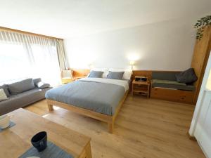 Studio with balcony, Niesen view & free parking near Interlaken, Thunersee & Blausee