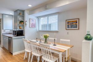 221CL 221 Claressa Ave