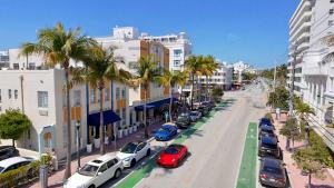 Ocean Drive Suite in South Beach Family & Pet Friendly