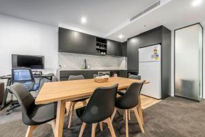 Luxury 1-Bedroom Apartment in Allara St Canberra