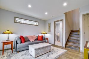 Seneca Lake Wine Trail Studio with Water View!