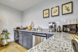 Seneca Lake Wine Trail Studio with Water View!