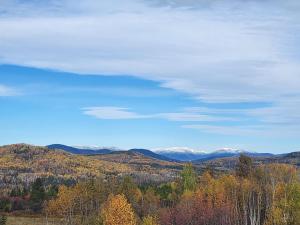 Joli petit logement face aux montagnes