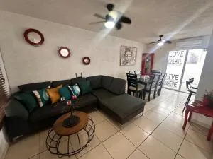 Casa por aeropuerto, zona industrial y hospitales - Ursulo Galván