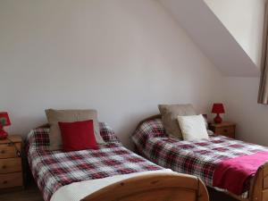 Maisons de vacances Parfait pour les amoureux de la nature: maison 2 chambres avec jardin, proche foret et chateau - FR-1-581-74 : photos des chambres
