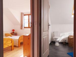 Maisons de vacances Parfait pour les amoureux de la nature: maison 2 chambres avec jardin, proche foret et chateau - FR-1-581-74 : photos des chambres