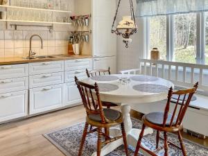 5 person holiday home in Mörlunda