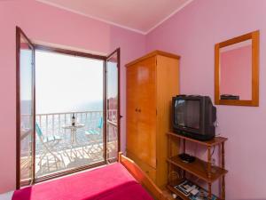 Apartments Neve - One-Bedroom Apartment with Balcony and Sea View