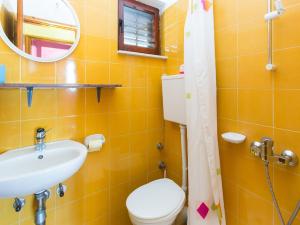 Apartments Neve - Two-Bedroom Apartment with Balcony and Sea View