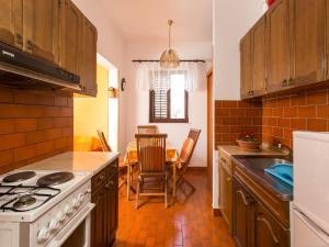 Apartments Neve - Two-Bedroom Apartment with Balcony and Sea View