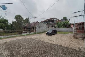 RedDoorz Plus near Lembang Park & Zoo