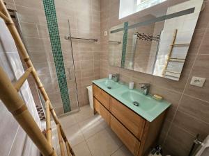 Arcachon: Charmante Maison T3 Proche Plage et Commerces, 2 Chambres, Wi-Fi, Idéale Familles - FR-1-319-35