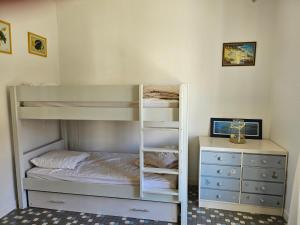 Maisons de vacances Arcachon: Charmante Maison T3 Proche Plage et Commerces, 2 Chambres, Wi-Fi, Ideale Familles - FR-1-319-35 : Maison de Vacances (4 Adultes)