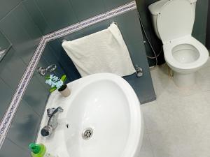 Cozy equipped apartment near train station facing Hilton luxury comfort