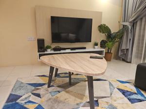 CozyHome - 3 bedroom Town House with unlimited free Wi-Fi