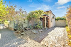 Cozy Bluestone House in Norwood Perfect for Families and Their Pets