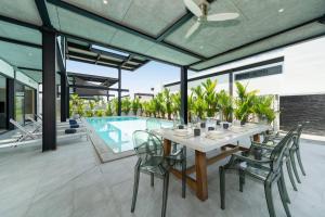 New & Modern, Loft Style 4BR Villa Sunset Garden 3, 12m Salt Pool, just 10min drive Naiharn Beach