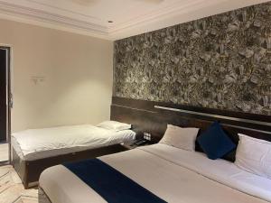 Hotel Shirdi Park Inn 80 Meters From Sai Samadhi Temple