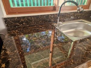 New, fully-furnished apartment 2mins from airport