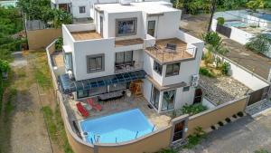 Balaclava Star Villa by IHR