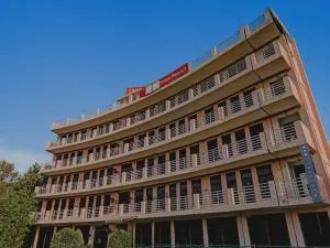 Townhouse Jalsa Resort - Rāe Bareli