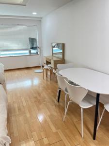 홍대입구역과 연결된 아늑한숙소