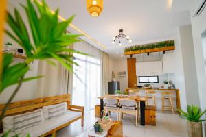 Bali-inspired Villa with Dipping Pool by Pallet Homes