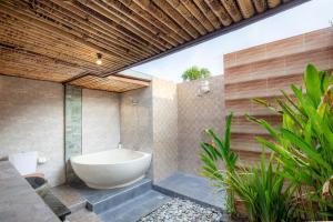 Biệt Thự Nhìn Ra Biển (Villa with Sea View)