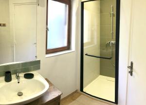 Appartements La Chataigne Perchee, piscine et nature : photos des chambres