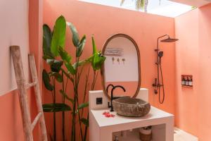 Phòng Giường Đôi Nhìn Ra Hồ Bơi (Double Room with Pool View)