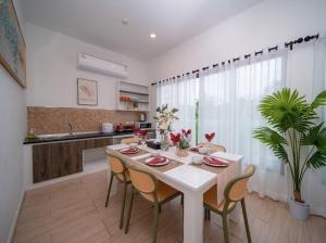 2Exclusive 4BR Villa with Private Pool Kitchen Ideal for Families