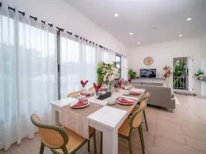 2Exclusive 4BR Villa with Private Pool Kitchen Ideal for Families - Ujong Salang