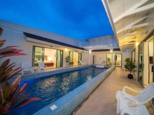 2Exclusive 4BR Villa with Private Pool Kitchen Ideal for Families