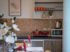 2Exclusive 4BR Villa with Private Pool Kitchen Ideal for Families