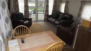 Modern 3 bedroom lodge at Avonvale Holiday Lodges
