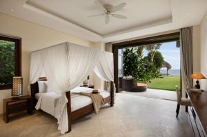 Villa Rosita Oceanfront Villa with Private Chef in Bali