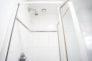 Cozy 2 Bedroom Apt in Hever Hall