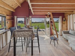 650m de la plage, joli chalet avec terrasse pour 4