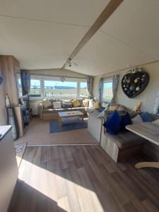 N & V Caravan Sand le mere
