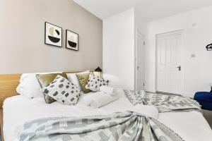 Charming 3BR Flat with Ensuite Master and Balcony