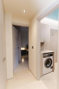 Vouliagmeni Getaway Bay View Apartment