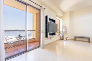 Sea-Facing 1BR with Ain Dubai View Close to Marina Beach, Rimal 3, Jumeirah Beach Residence by Deluxe Holiday Homes
