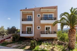 Chrysa Traditional Family House