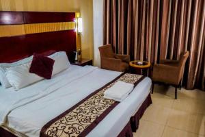 Palette Phoenix Hotel