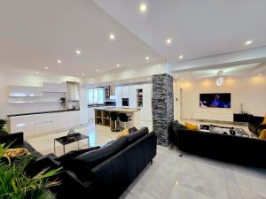 Luxurious Downtown Corniche Marina with Parking