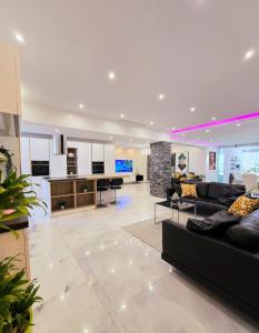 Luxurious Downtown Corniche Marina with Parking