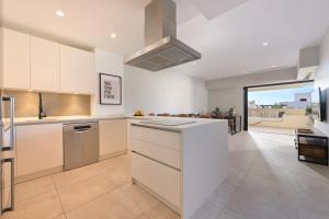 3-bed apartment in La Cala Private Pool Heated Pools & Beach Walks