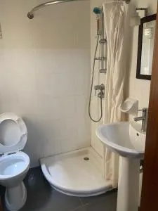 Habitación y baño privado - Пемброук